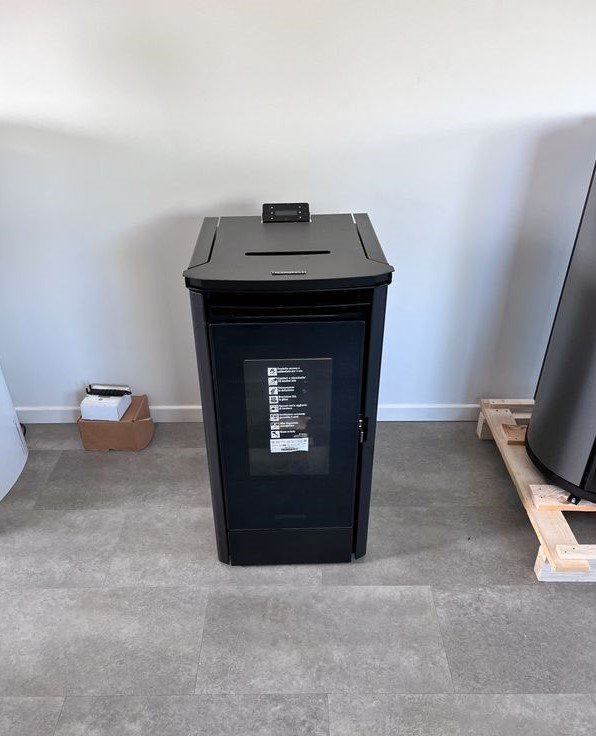 Poêle à granules Thermorossi Urban Etanche 7 KW – Image 2